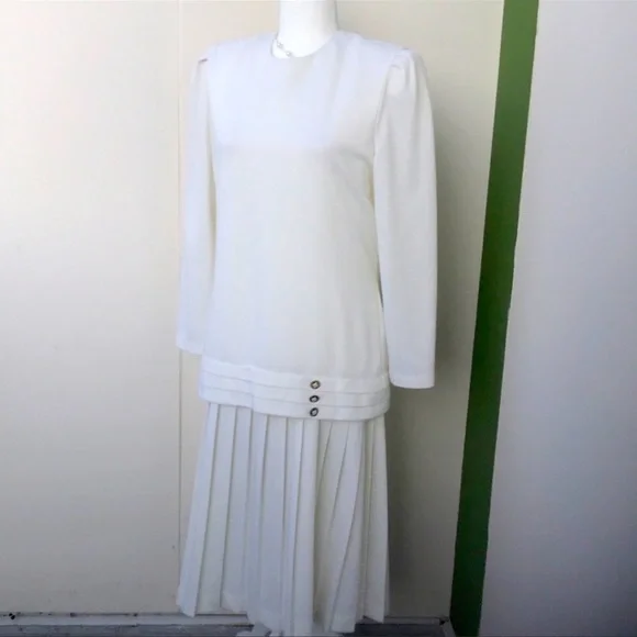 𝅺VINTAGE winter white dress